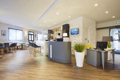 Bezons Hotel | Kyriad Paris Ouest - Bezons La Défense