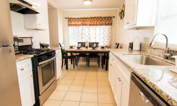 Azusa House | L.A. County CanyonCity AzusaHome