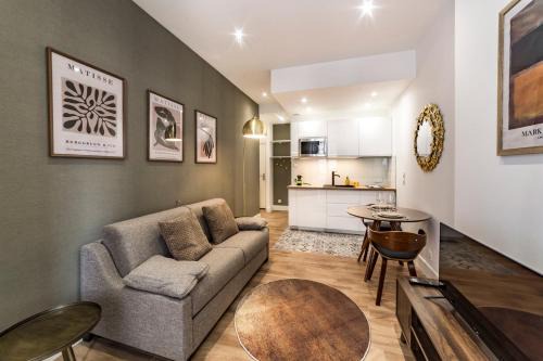 Republique - Tolstoi Apartment | L'absinthe AIL