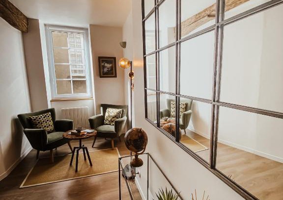 Intra Muros House | L'AccrocheCoeur