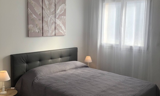 Ajaccio House | L 'Alivu first floor of a villa with communal swimming pool