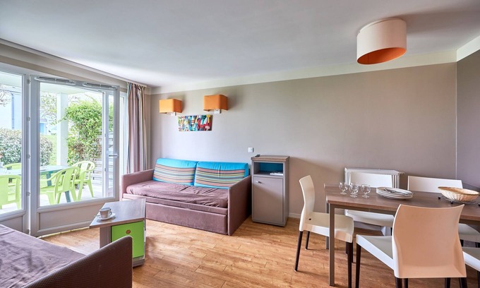 Courseulles-sur-Mer Apartment | L'Alouette - Appt en résidence avec terrasse