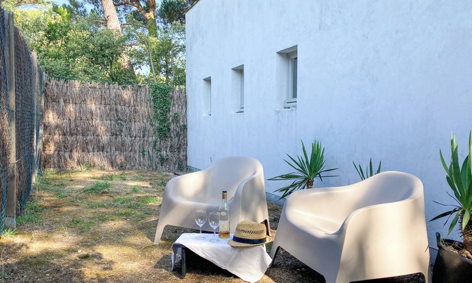 La Couarde-sur-Mer Bed & Breakfast | L'Annexe 55, near the village and at the foot of the dune overlooking the sea