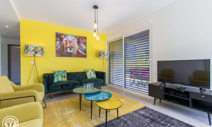 Cessenaz Apartment | L'appartement JARDIN avec vue montagnes