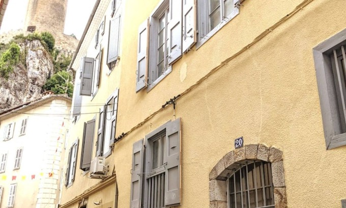 Foix House | L'ariégentine: Charmante Maison de Ville