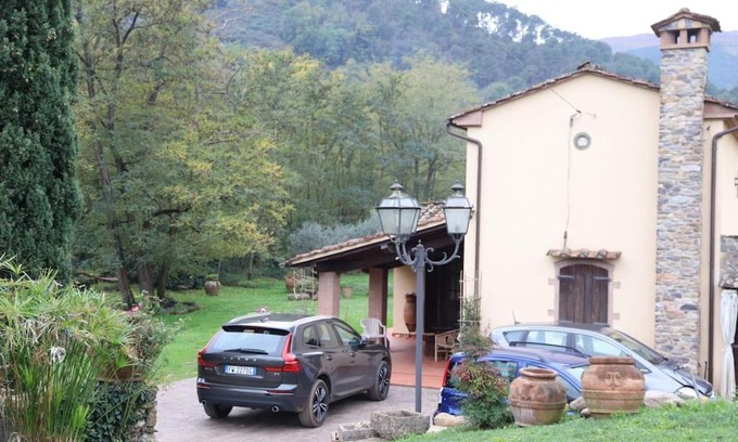 Cascine-La Croce Villa | L’Artemisia - Villa con camino sul ruscello