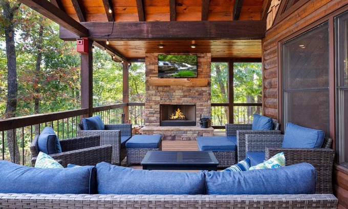 Mineral Bluff House | L Attitude Adjustment - Mineral Bluff GA - Enjoy king suites, a hot tub, a game room, a wood-burning fireplace, and a fenced yar