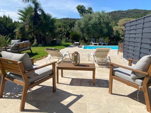 Preconil House | L'Elyvette