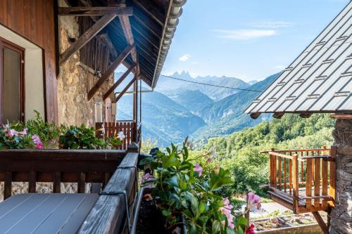 Saint-Pancrace Apartment | L'Escampette à la Fontanette
