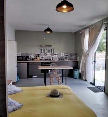 Ruoms House | L Essentiel Studio climatisé 500m commerces et Voie Verte