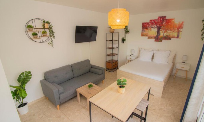 Le Plessis-Robinson House | L'Estival Room Logement en Colocation
