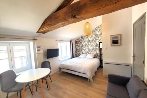 Macon Apartment | L'IDYLLE - Studio Cocooning avec Jacuzzi