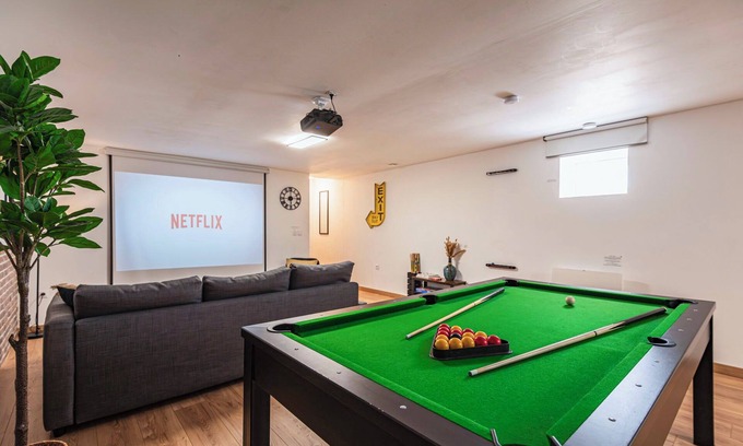 Reims City Centre Apartment | L'industriel - billiards & cinema - hyper center