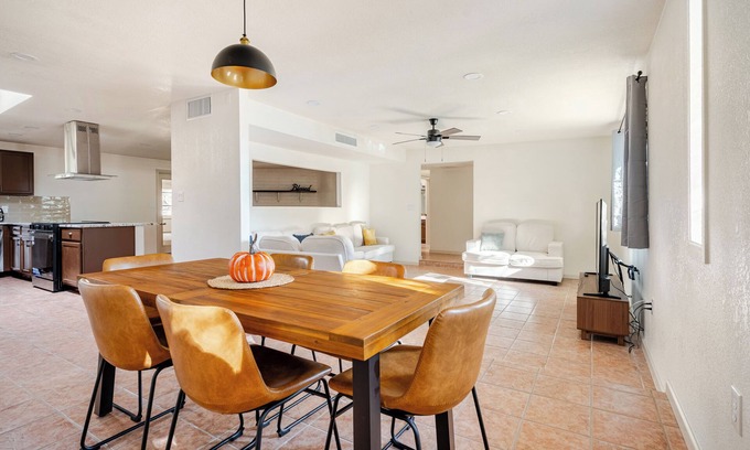 Sierra Vista House | l NEW l 5BR/3BTH Large & Modern Home sitting in 1 acre lot l Centrally Located