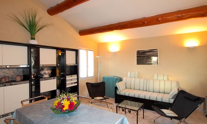 L'Isle-sur-la-Sorgue Apartment | L'OLIVIER Vacation Home for Attractive Provençal House & Swimming Pool