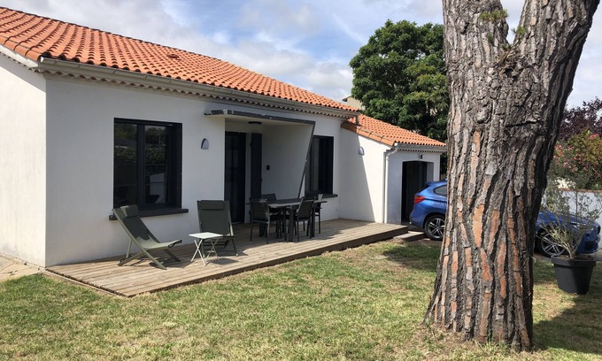 Saint-Palais-sur-Mer House | L'ombre d'un Pin entre deux Plages (center and beaches within walking distance, garage garden)