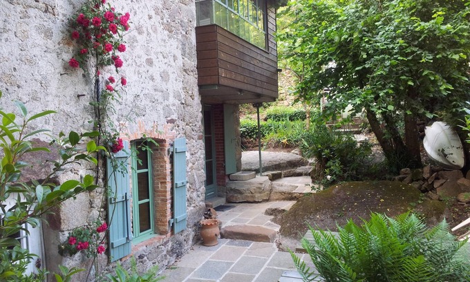 Getigne Cottage | L'Oublière gite on the banks of the Sèvre, a stone's throw from the tourist town of Clisson.