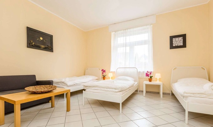 Leverkusen Apartment | L05 friendly holiday apartment with washing machine and free W-LAN in Leverkusen Manfort
