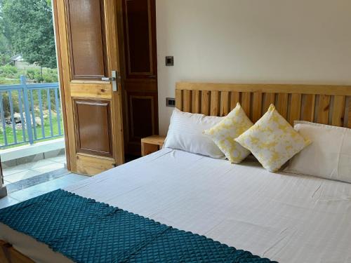 Gunehr Hotel | La Atharva Residency By Sunchasers
