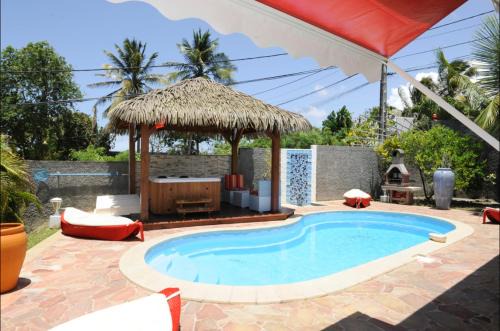 Le Moule House | LA BAIE DES BAMBOUS