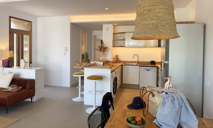 Cadaques Apartment | La Barraca del Ros Apartment with Sea View