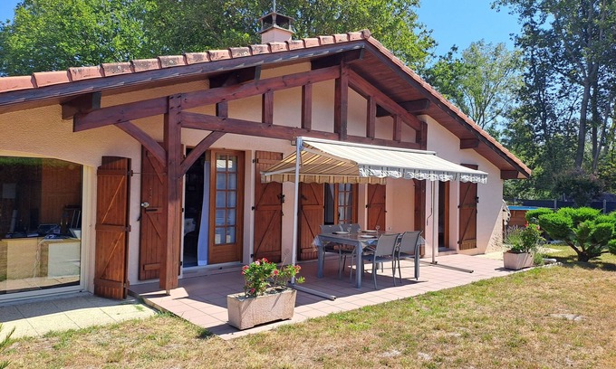 Vielle-Saint-Girons House | La Bouée Rouge: Landes house for 6 people: Lac de Léon, forest and ocean.