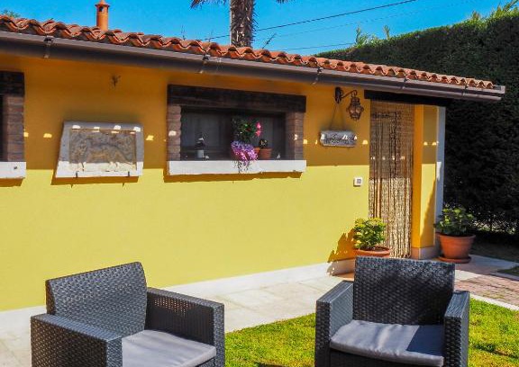 Ca' Savio Apartment | LA BRIGATA APARTMENTS Yellow House