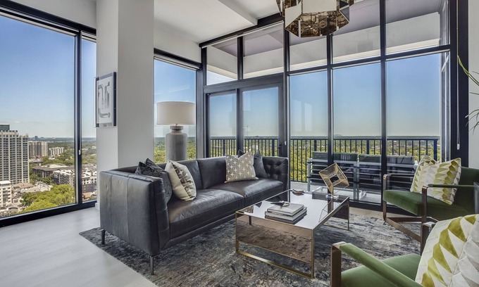 Midtown Apartment | La Brise by Atlanta Luxury Rentals