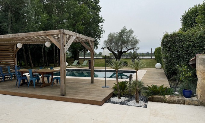 Camblanes-et-Meynac Villa | La camblanaise, a unique escape on the banks of the Garonne
