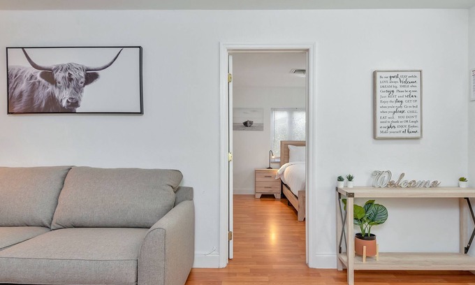 Edgewood House | LA CASA A - Close to Airport/Cruise port / Beaches