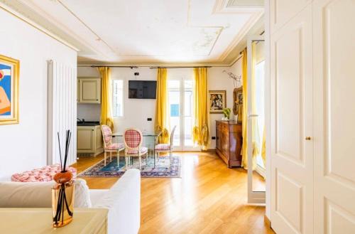 Loano Apartment | La Casa al mare Centro storico di Loano con GARAGE