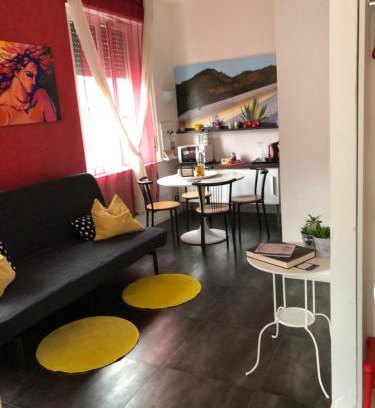 Pisa Apartment | La Casa Colorata
