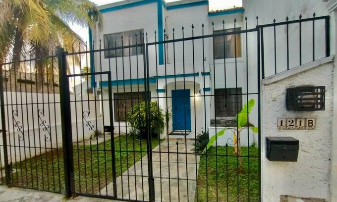 Downtown Cancun House | La Casa de Capi