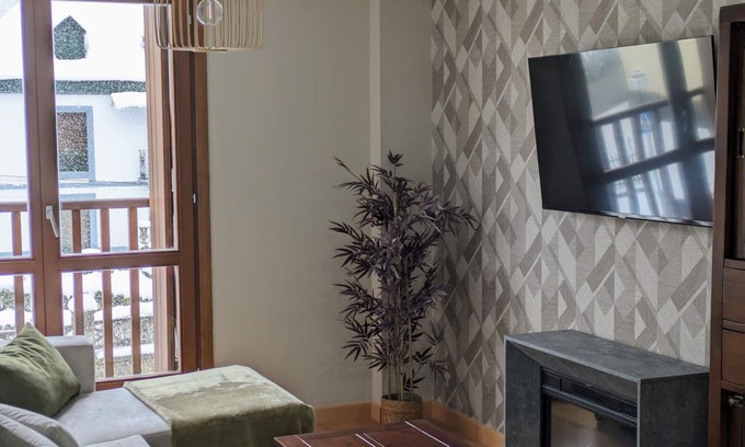Escarrilla Apartment | La Casa de la Montaña de Escarrilla, Tu Hogar en el Valle de Tena
