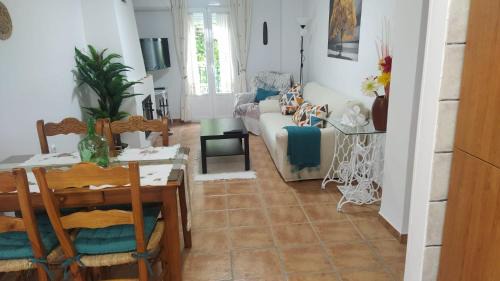 Benamahoma Apartment | La casa de mayfer