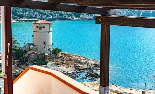 Giglio Campese Apartment | La Casa di Cristian con terrazza vista mare