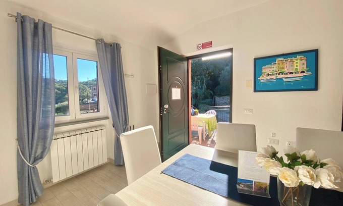 San Massimo Apartment | "La Casa Rosa Due", 2b/1b apartment at the top floor with parking and garden