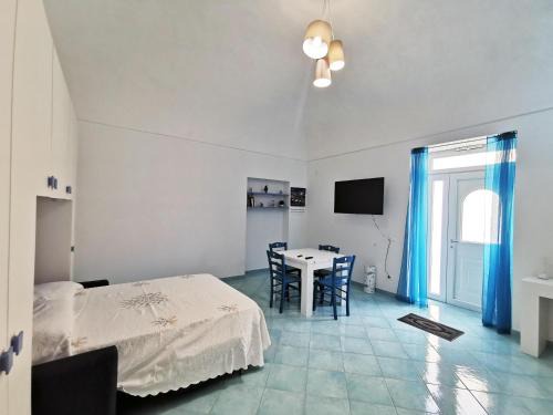 Ischia Porto Apartment | La casetta al porto