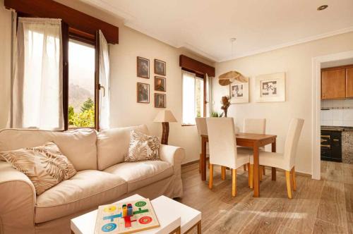 Ribadesella Ski Chalet | La casina de cuevas del agua