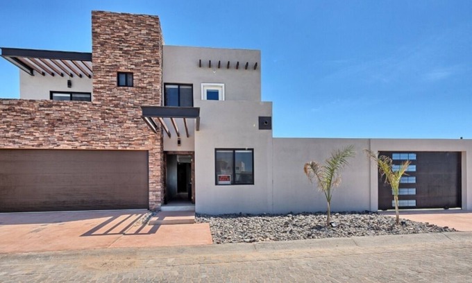 Laguna Shores House | La Casita de Ivan