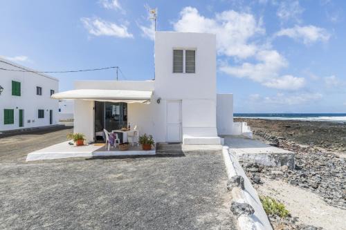 Caleta de Caballo House | La Casita Del Mar