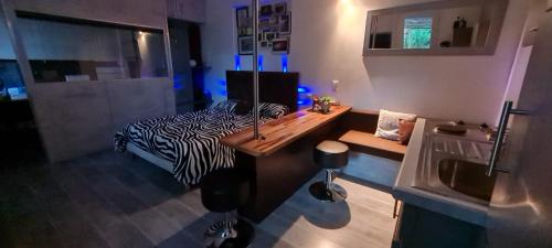 Salon-de-Provence Apartment | La Chambrette
