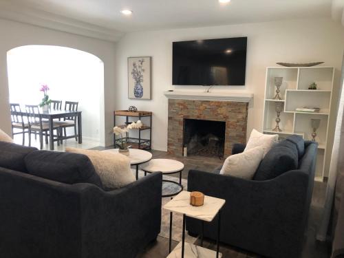 North Hollywood House | LA Charm