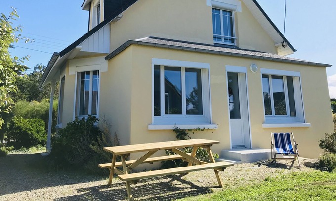 Denneville House | La Charmant, Just a few seconds walk to the beach !