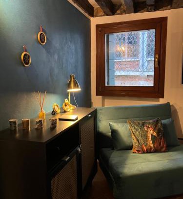 Santa Croce Apartment | La dimora di Sofia sul Canale a San Stae