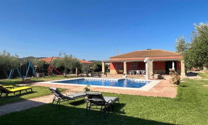 Lora Del Rio Villa | La Estacada