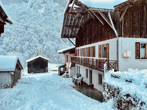 Sixt-Fer-a-Cheval Apartment | La Ferme De Fernand
