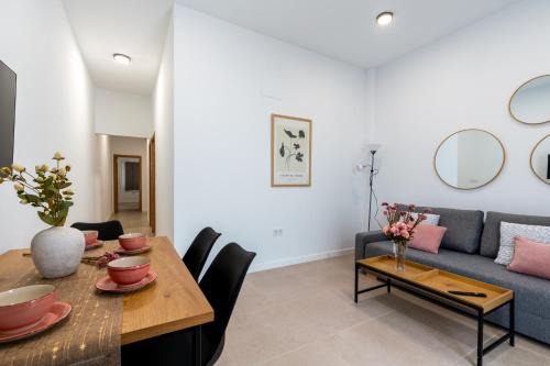 Leon XIII-Los Naranjos Apartment | La Flor de Sevilla