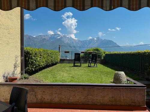 Civenna Apartment | La Gioiosa apartment with garden terrace