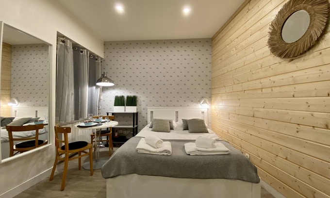 1st Arrondissement Apartment | LA GRANDE CÔTE - City Hall